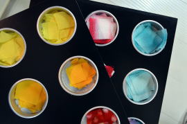 生地を四角に切り揃える