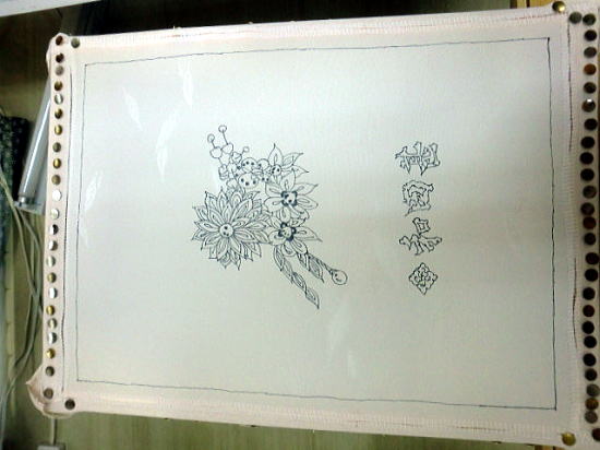 乾燥の後、色入れを行います。