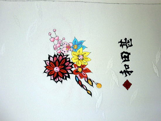 色の付いた部分を防染糊で伏せ、染まらなくします。