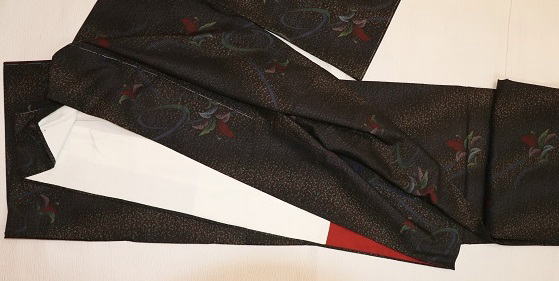 ⑤下前の襟先を折り返す