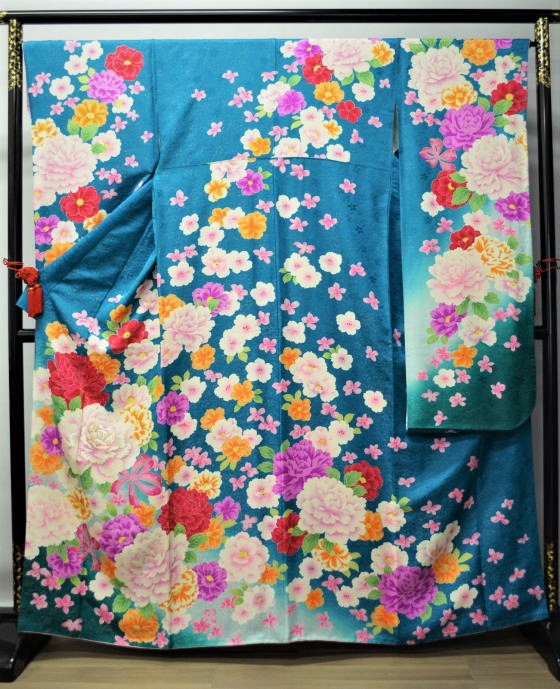 正絹高級振袖レンタル【FR-146】：丹後縮緬京友禅マリーンブルー、白花刺繍入り振袖|振袖レンタル|大阪・日産呉服