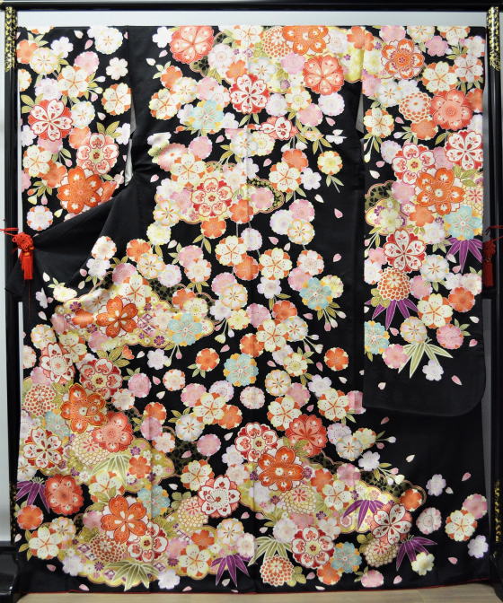 正絹京友禅、黒地総柄振袖【fun-1021】振袖レンタル|大阪、日産呉服・都島店