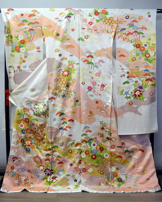 正絹十日町吉澤友禅白地振袖|fun-1025|振袖レンタル|大阪・日産呉服