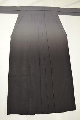 卒業式、袴レンタル：赤・黒小袖＋袴レンタル|H-021|大阪。地下鉄都島駅徒歩1分