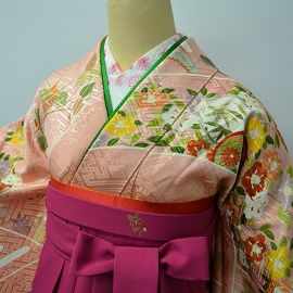 ピンク地花柄小袖|H-025|袴レンタル|大阪。地下鉄都島駅徒歩1分