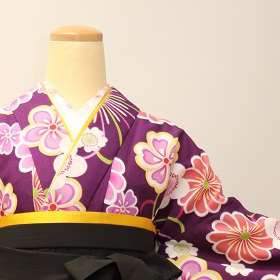 紫・ピンク花小袖＋袴レンタル|H-020|大阪。地下鉄都島駅徒歩1分
