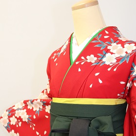 赤地桜小花小袖小袖＋袴レンタル|H-002|大阪。地下鉄都島駅徒歩1分