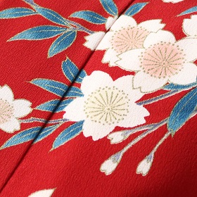 赤地桜小花小袖小袖＋袴レンタル|H-002|大阪。地下鉄都島駅徒歩1分