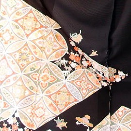 正絹絽（夏用）手描き黒留袖【rtr-104】の格安レンタルを紹介しています。大阪市都島区･地下鉄都島駅から徒歩1分