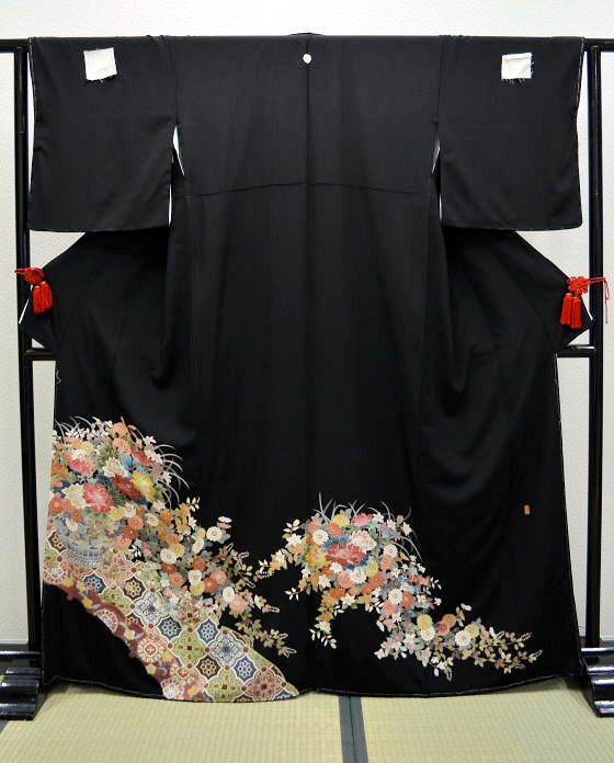高級手描加賀友禅黒留袖【tr-006】レンタル大阪。大阪市都島区･地下鉄都島駅から徒歩1分