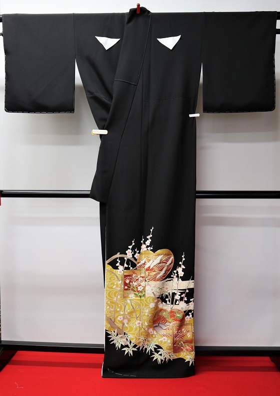 高級手描黒留袖【tr-023】の格安レンタルを紹介しています。大阪市都島区･地下鉄都島駅から徒歩1分