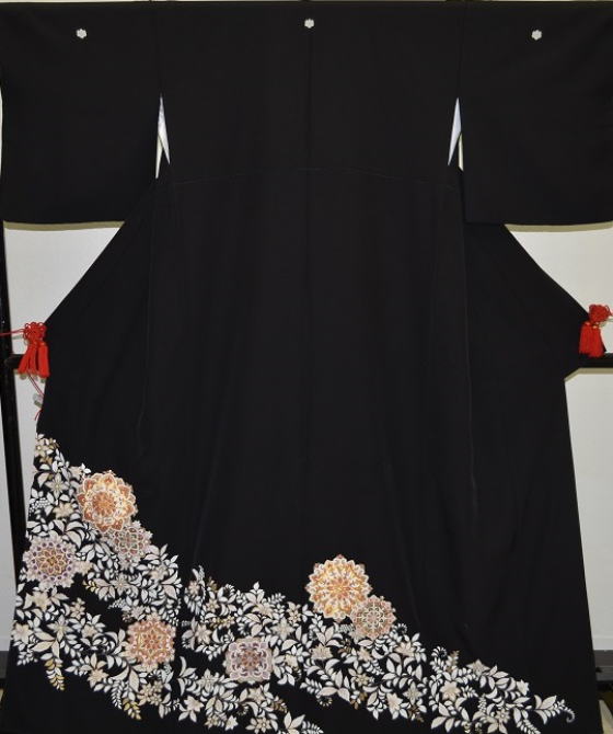 新柄金彩刺繍留袖【tr-008】の格安レンタルを紹介しています。大阪市都島区･地下鉄都島駅から徒歩1分