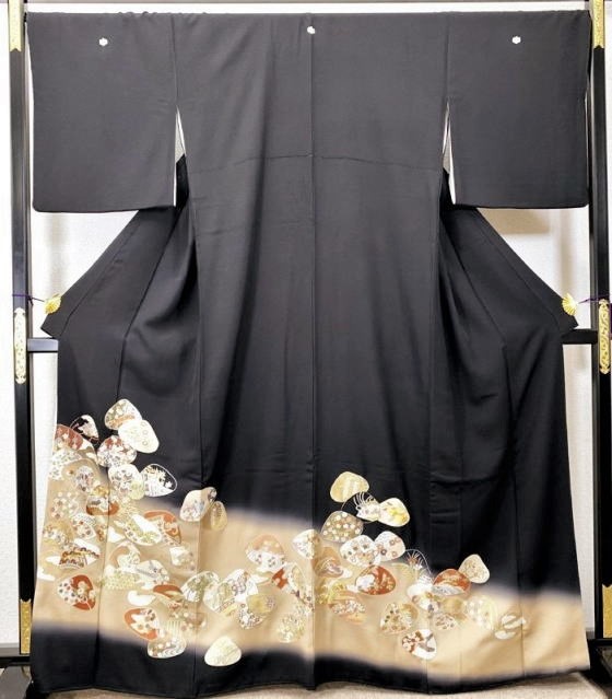 正絹総刺繍黒留袖/新柄入荷【sisyuu-2019】|黒留袖レンタル|大阪都島、日産呉服・和田甚