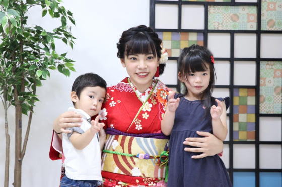 振袖前撮り＆フォト成人式・着付け＆ヘアー＆メイク・創作髪飾り|振袖レンタル・写真撮影|大阪、日産呉服・和田甚