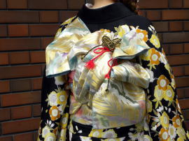 振袖、楽々帯結び：大阪・日産呉服和田甚